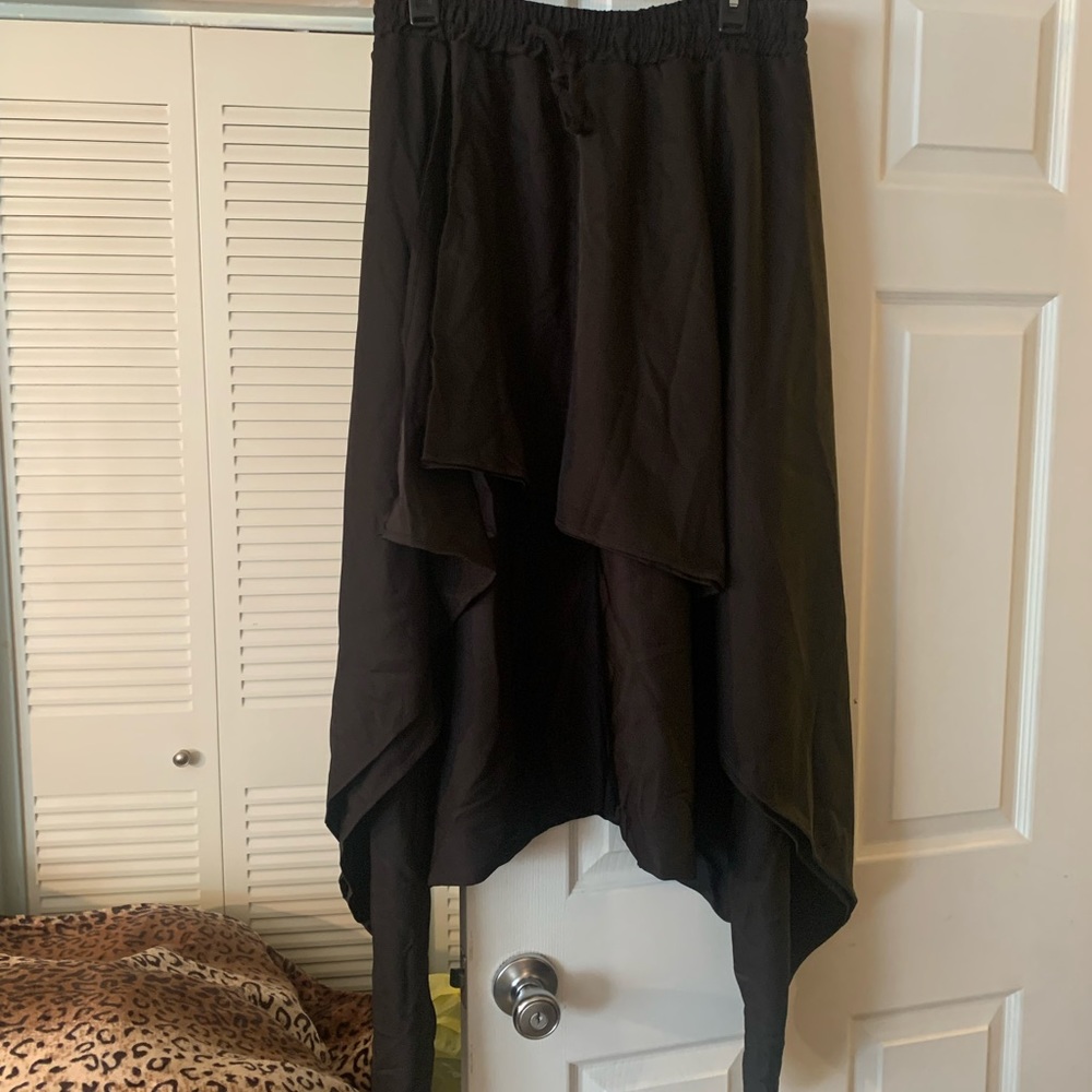 BLACK HAREM PANTS WITH FLAPS.
